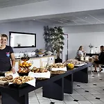 Scandinavia Hotel 2*