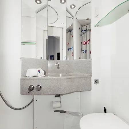 Scandinavia Hotell 2*